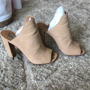 Steve Madden nude slide mule heel. Size 8. Pre owned.